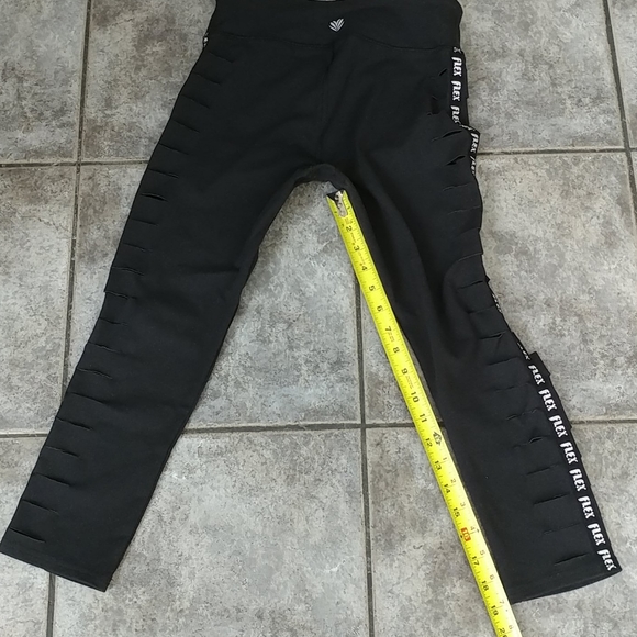 (2/$20) F21 workout crops size small - Picture 3 of 7